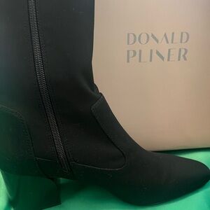 Black Designer Boots Donald Pliner.Fits 9-9.5. 2 1/2 inch block heel. Like new.